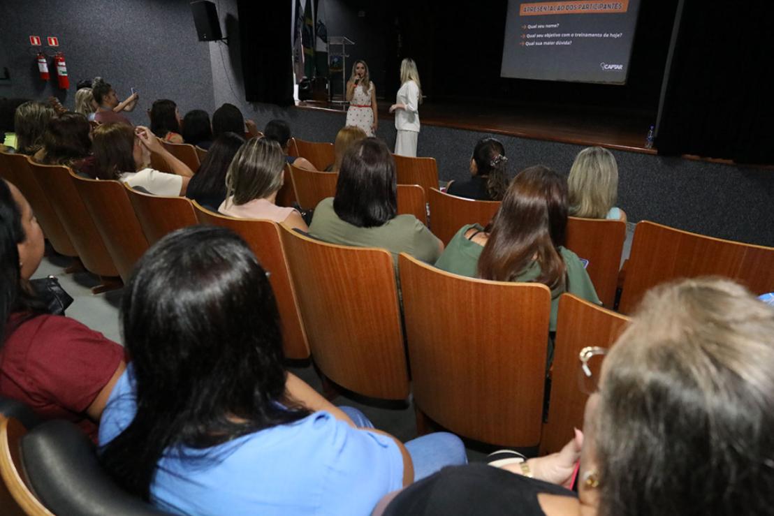 Profissionais participam de capacitação para aprimoramento de serviços do Suas