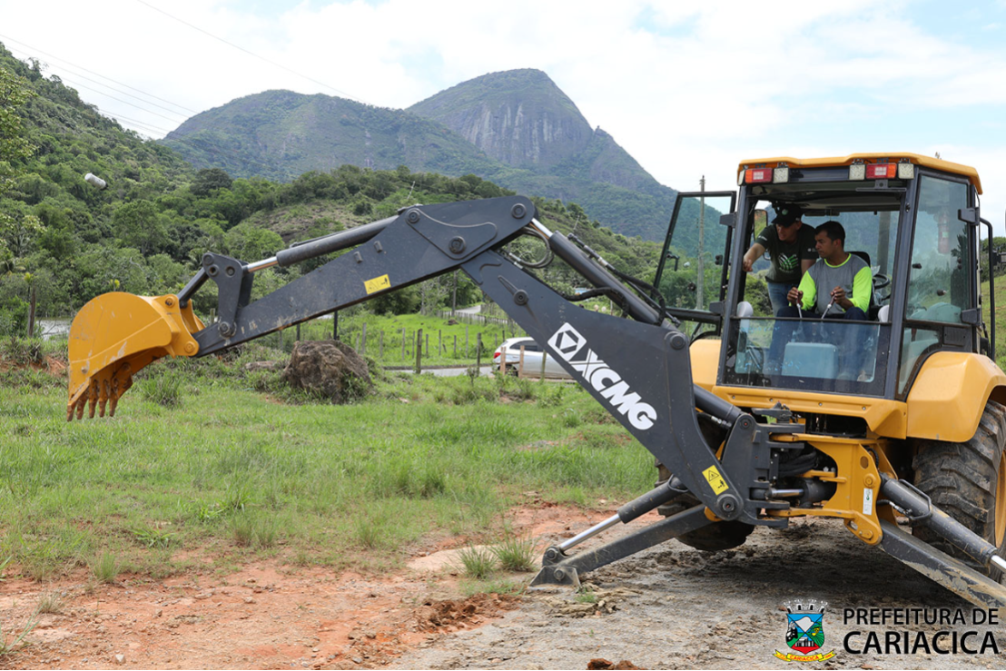 Produtores rurais de Cariacica recebem treinamento em retroescavadeiras para impulsionar agricultura local