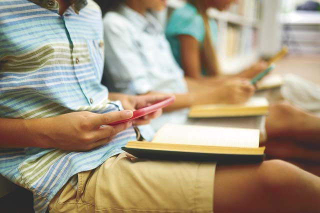 Cariacica estabelece regras para uso consciente de celulares nas escolas