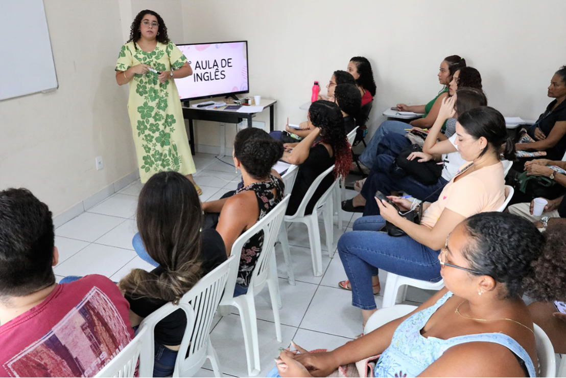 Turma de inglês inicia aula na biblioteca: “uma nova oportunidade”